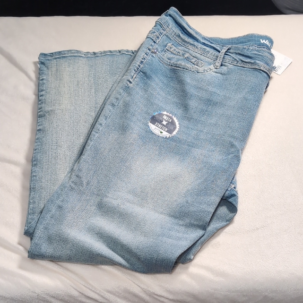 NWT Women's Size 24W Regular Wallflower Boot Cut Curvy Fit Light Wash Jeans